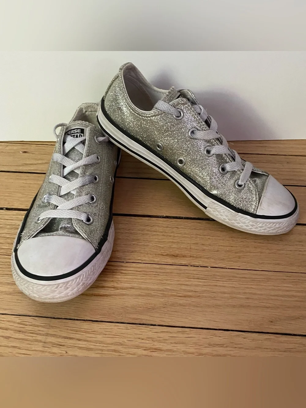 Converse All Star Chuck Taylor Sneaker Youth 2 Shoes Silver Glitter Low Top Fun